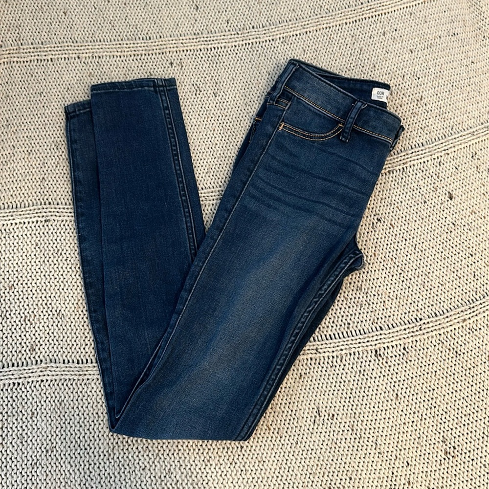 Hollister size 00, straight leg jeans, perfect condition